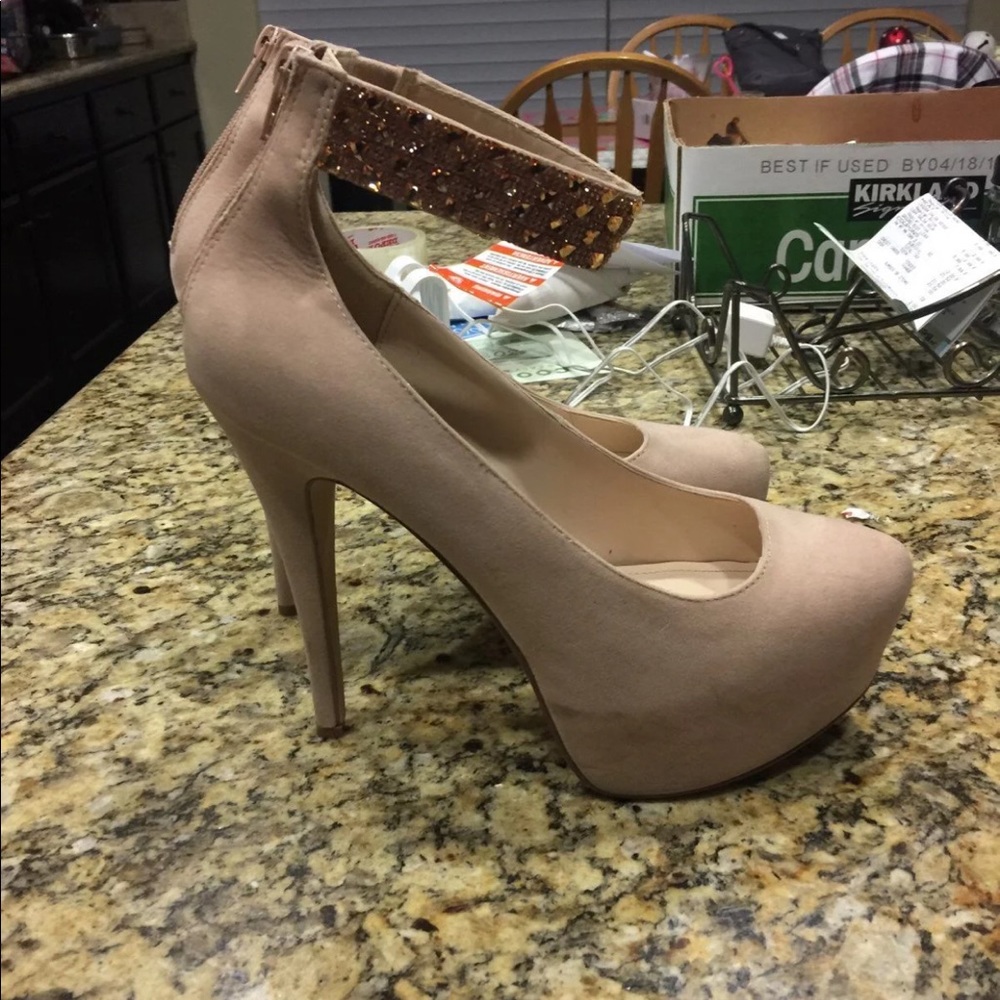 Nude Pumps